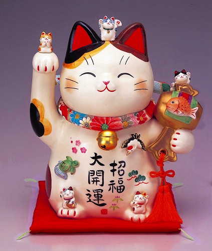 彩絵招福大開運招き猫(ちりめん首輪付・8.5号)　