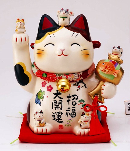 彩絵招福大開運招き猫(ちりめん首輪付・7.5号)　